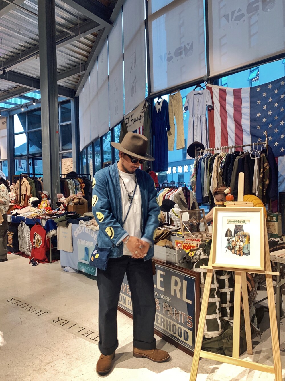 「VISVIMのアイテム（ブーツ、ブラウン系）」を使った、ＣＨＲＩＳさん（メンズ・172cm）の春コーディネートの1枚目の写真