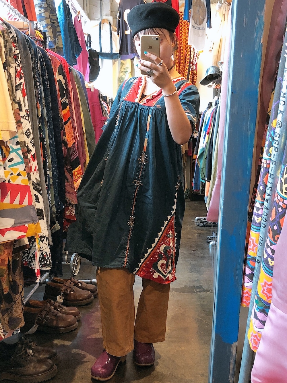 「カーハート、carhartt、ワークパンツ、ダック地、刺繍、パッチワーク、サボ、サボサンダル、古着、used」｜「usedのアイテム（ワンピース、ブルー系）」を使った、piipinnacleさん（レディース・145cm）の冬コーディネートの1枚目の写真