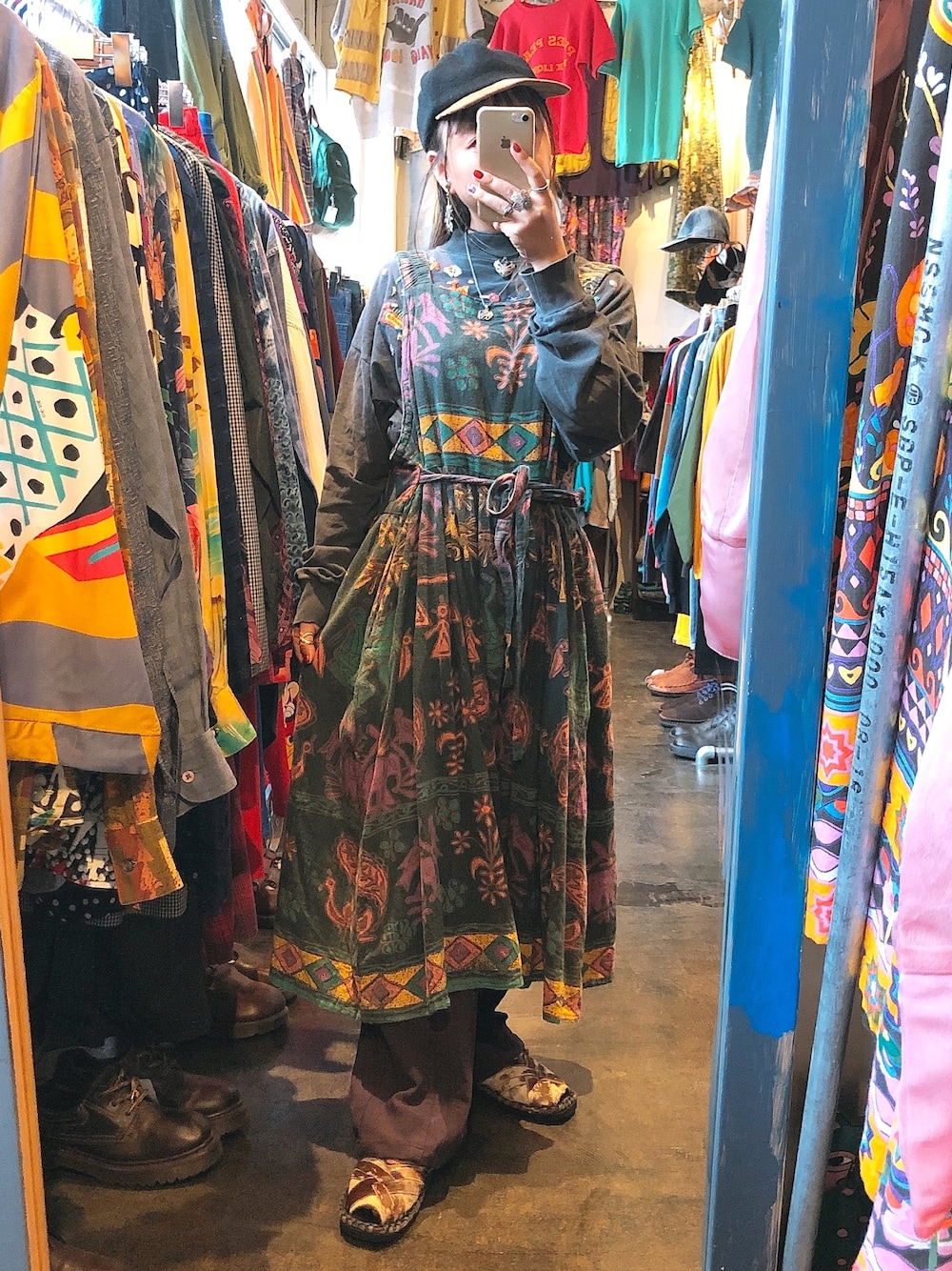 VINTAGEのアイテムを使った「エプロンワンピース」の人気ファッション