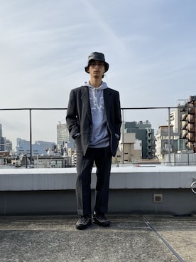 「OLIVER PEOPLES」｜「アイテム（スラックス）」を使った、内山   和輝さん（メンズ・165cm）の冬コーディネート