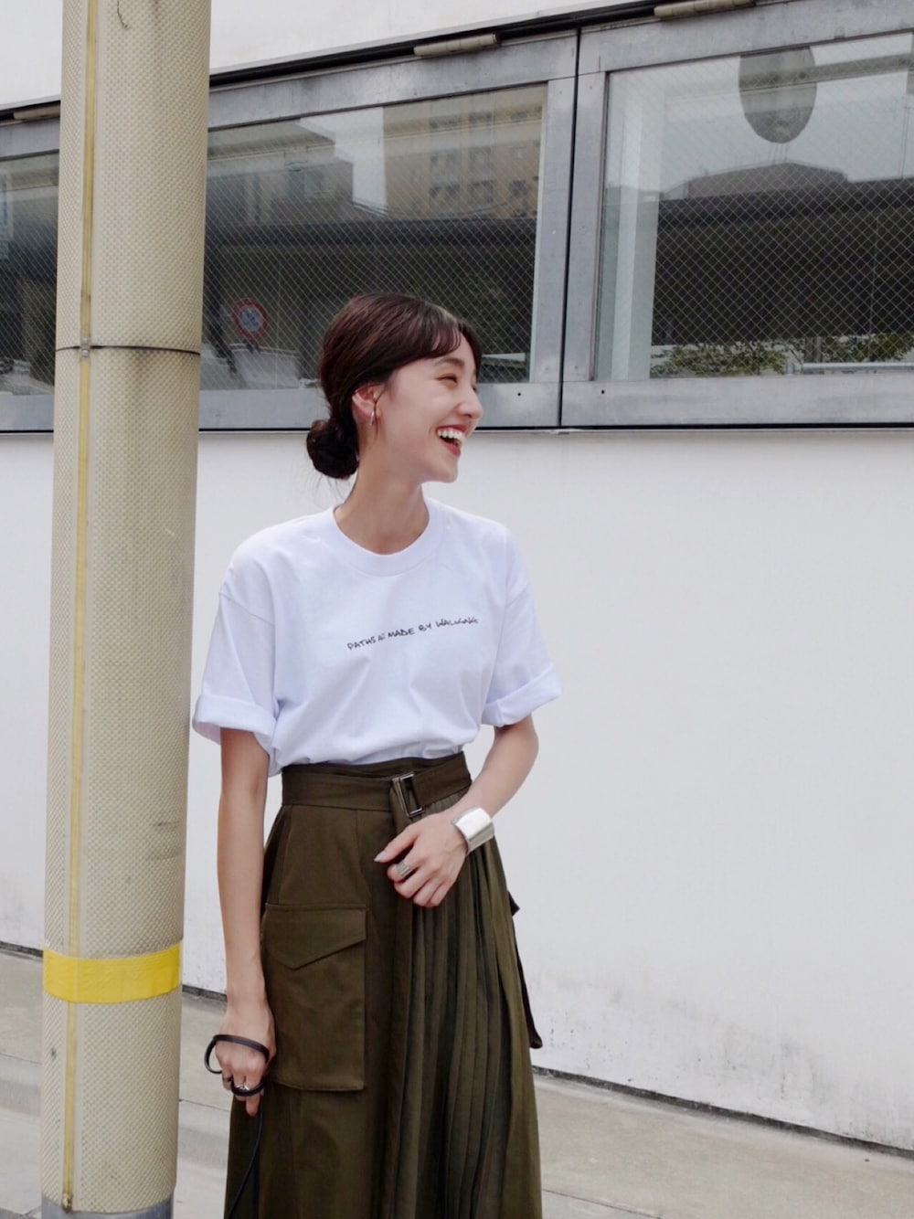 「CLANE」｜「CLANEのMESSAGE T/S（Tシャツ/カットソー、ホワイト系）」を使った、梅本 絵理さん（レディース・158cm）の夏コーディネートの1枚目の写真