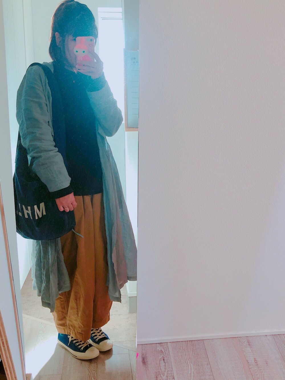 「カジュアルコーデ、お洒落さんとつながりたい、今日のコーデ、大人コーデ、ニットコーデ、大人かわいい、MHL、秋コーデ、コンバース、ローカット」｜「MHL.のROUGH WOOL HEMP（ニット/セーター、ブラック系）」を使った、pokoさん（レディース・161cm）の冬コーディネートの1枚目の写真