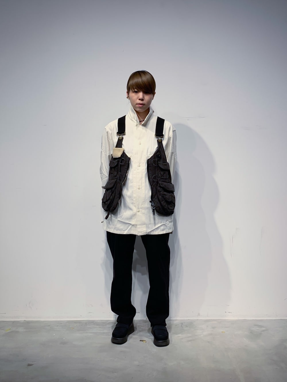 「snowpeak、snowpeakapparel、TONEDTROUT、キャンプ、アウトドア」｜「TONEDTROUTのアイテム（ベスト、グレー系）」を使った、snowpeak_ matsudaさん（レディース・160cm）の春コーディネートの1枚目の写真