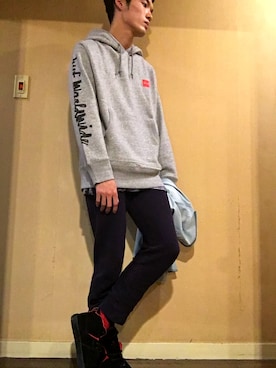 「HUF（ハフ）のアイテム（Hoodies、グレー系）」を使った、yusukeさん（メンズ・178cm）の冬コーディネート