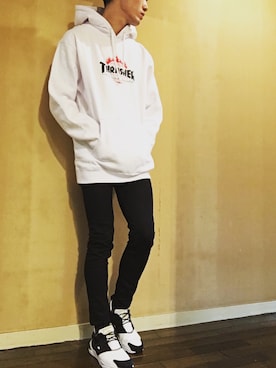 「HUF（ハフ）のアイテム（Hoodies、ホワイト系）」を使った、yusukeさん（メンズ・178cm）の冬コーディネート