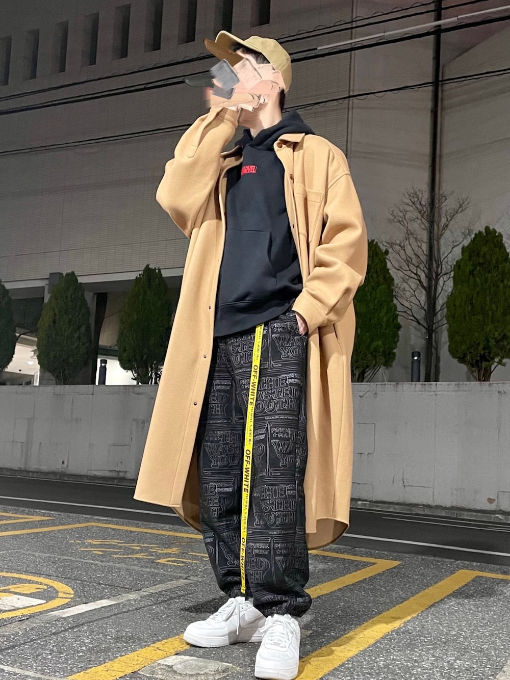 ステンカラーコートを使った「オフホワイト」のメンズ人気