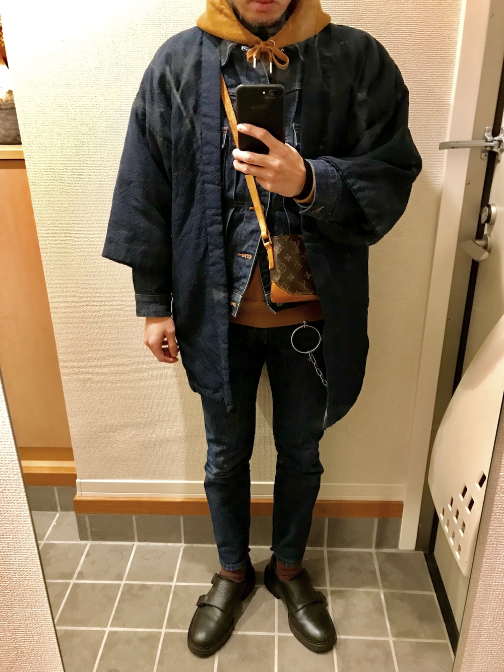 「どんぶぐ、ちゃんちゃんこ、はんてん、きもの、kimono、kimonojacket 、visvim」｜「UNIQLOのアイテム（パーカー、ブラウン系）」を使った、SUN gioco CHEMBERILNさん（メンズ・170cm）の冬コーディネートの1枚目の写真