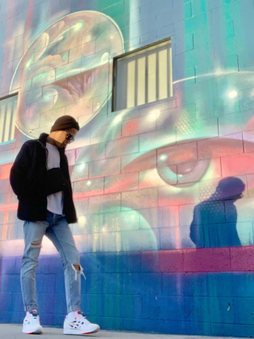 「Los Angeles、ArtsDistrict」｜「H&Mのアイテム（帽子、ブラック系）」を使った、tashikunさん（メンズ・163cm）の春コーディネートの1枚目の写真