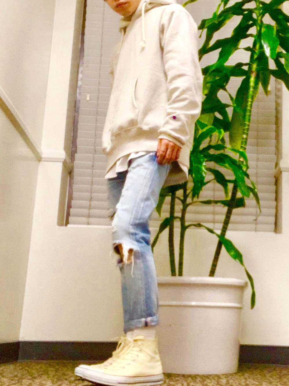 「Los Angeles、Downtown」｜「Championの【Champion/チャンピオン】MADE IN USA リバースウィーブ(赤タグ)プルオーバースウェットパーカー(12.5oz)（パーカー、グレー系）」を使った、tashikunさん（メンズ・163cm）の春コーディネートの1枚目の写真