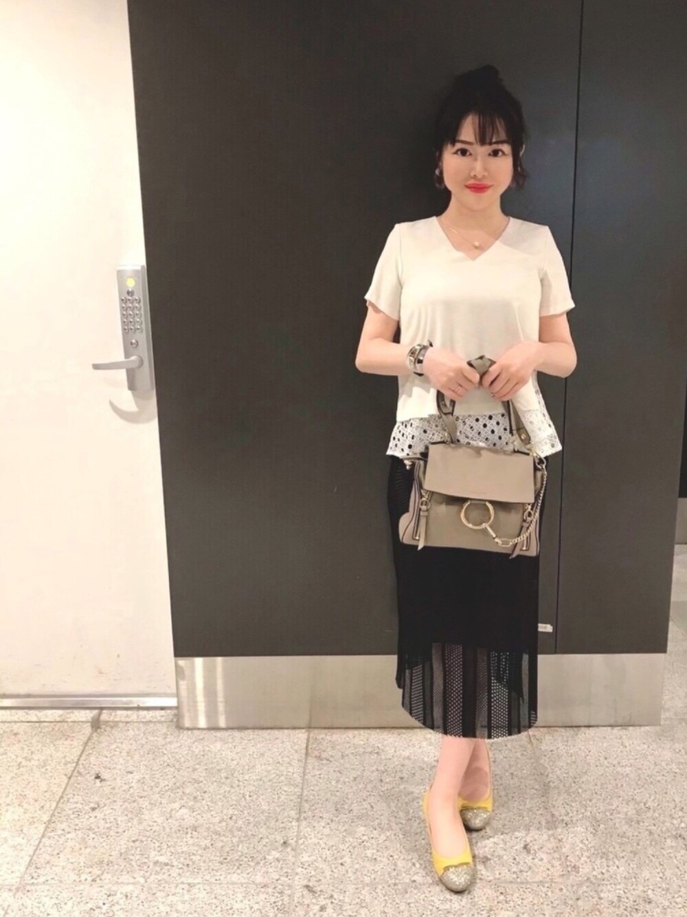 「残暑コーデ、大人コーデ、レーススカート、パープル×黒、コレド室町、ハンドネイル、フットネイル、キンプリネイル、キンプリ、king&prince」｜「VICKYのジョーゼットレースコンビブラウス（シャツ/ブラウス、ホワイト系）」を使った、YURIさん（レディース・160cm）の秋コーディネートの1枚目の写真