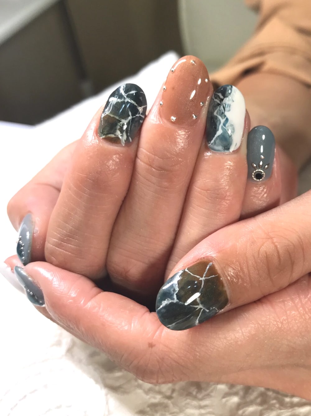 「NAILSのアイテム（その他、ブルー系）」を使った、Ami さん（レディース・159cm）の秋コーディネートの1枚目の写真