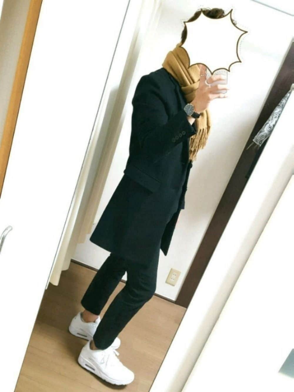 「冬コーデ、チェスターコート、マフラー、ドラフトナイキ、黒、Daniel Wellington、ユニオンステーション、エアマックス、AIR MAX、マフラーぐるぐる」｜「UNION STATIONの【smart(スマート)】　12月号　P90　成宮 寛貴さん着用商品　ウール チェスターコート（チェスターコート、ブラック系）」を使った、デニーロさん（メンズ・168cm）の冬コーディネートの1枚目の写真