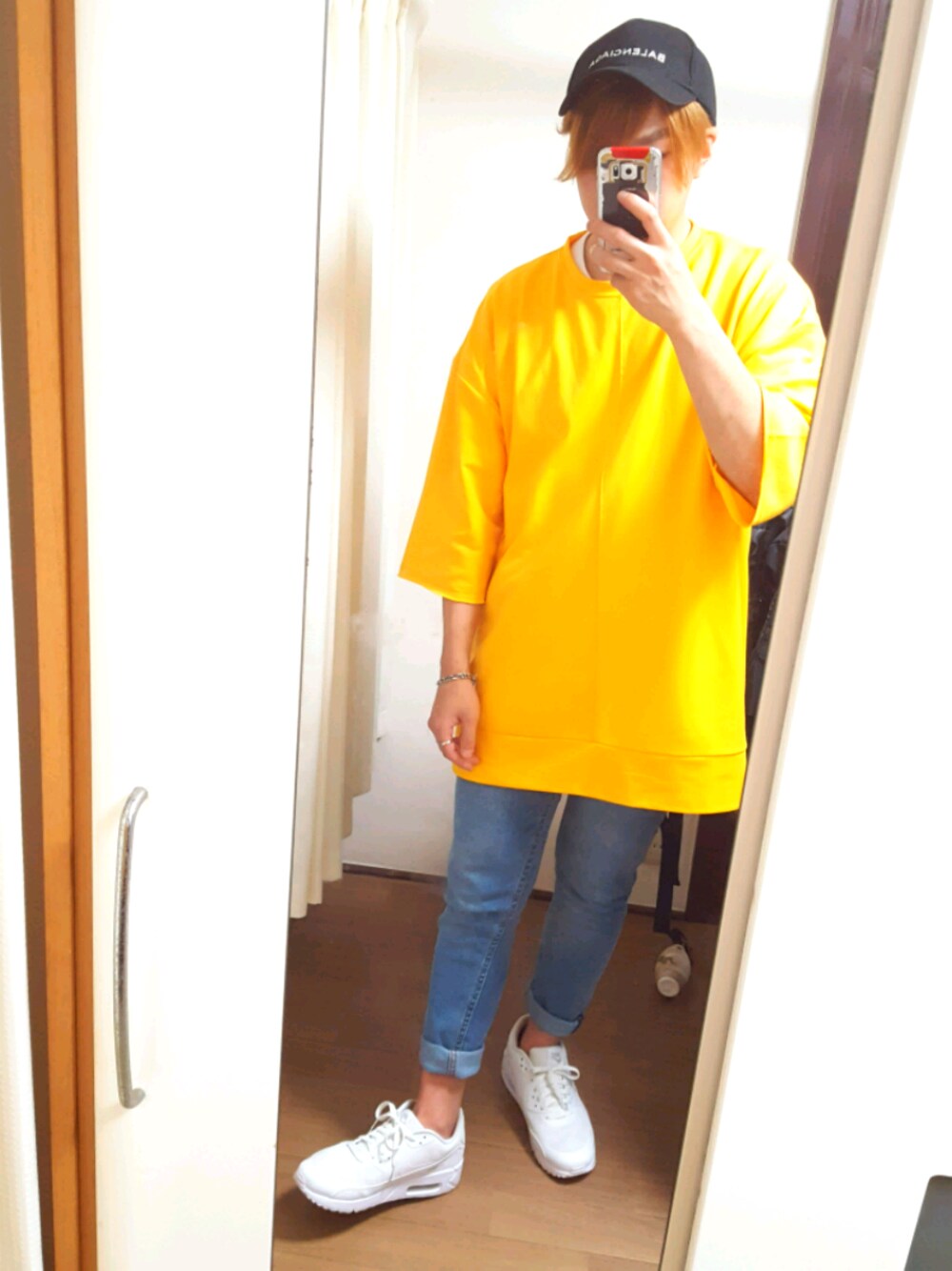 「スキニーデニム、エアマックス、ロールアップ、ビックシルエット、キャップ、春コーデ、夏コーデ」｜「BALENCIAGAのアイテム（キャップ、ブラック系）」を使った、デニーロさん（メンズ・168cm）の夏コーディネートの1枚目の写真