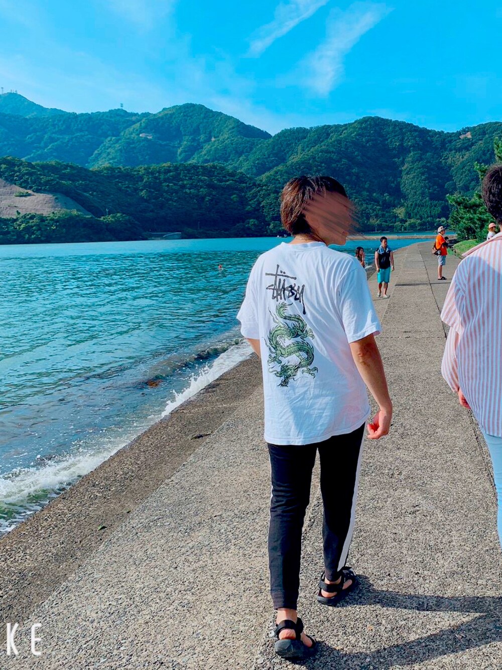 「夏コーデ、サンダル、ストリート、おしゃれさんと繋がりたい、お洒落さんとつながりたい、ジョガーパンツ、ステューシー、モノトーンコーデ、ラインパンツ、Tシャツ」｜「TevaのTEVA テバ HURRICANE XLT ハリケーン XLT 4156 BLACK（サンダル、ブラック系）」を使った、デニーロさん（メンズ・168cm）の夏コーディネートの1枚目の写真
