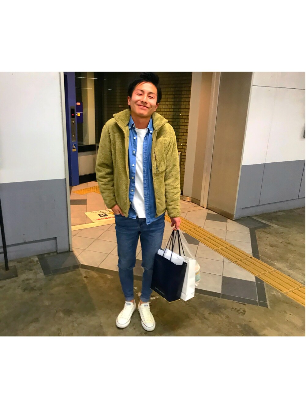 「converse、VANS、UNIQLO、old navy、H&M、FOREVER 21、GU」｜「GUのアイテム（シャツ/ブラウス、ブルー系）」を使った、ŦÄĨḾÜさん（メンズ・170cm）の夏コーディネートの1枚目の写真
