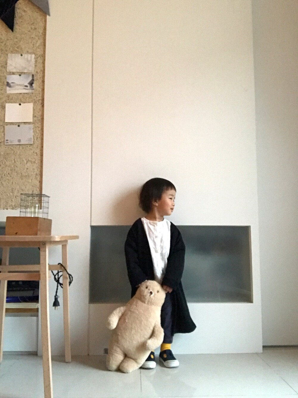 「moshimoshiのアイテム（おもちゃ、ゴールド系）」を使った、林宜弘さん（キッズ・90cm）の秋コーディネートの1枚目の写真