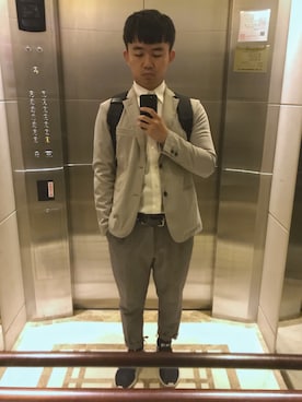 「アイテム（スーツジャケット、シルバー系）」を使った、林宜弘さん（メンズ・165cm）の秋コーディネート