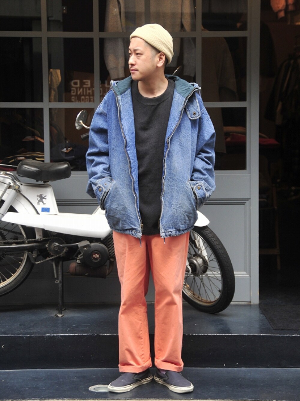 「古着、古着MIX、古着コーデ、デニム、デニムジャケット、ラルフローレン、チノパン」｜「HEALTHのアイテム（Tシャツ/カットソー、ブラック系）」を使った、TsukasaKanamaruさん（メンズ・168cm）の春コーディネートの1枚目の写真