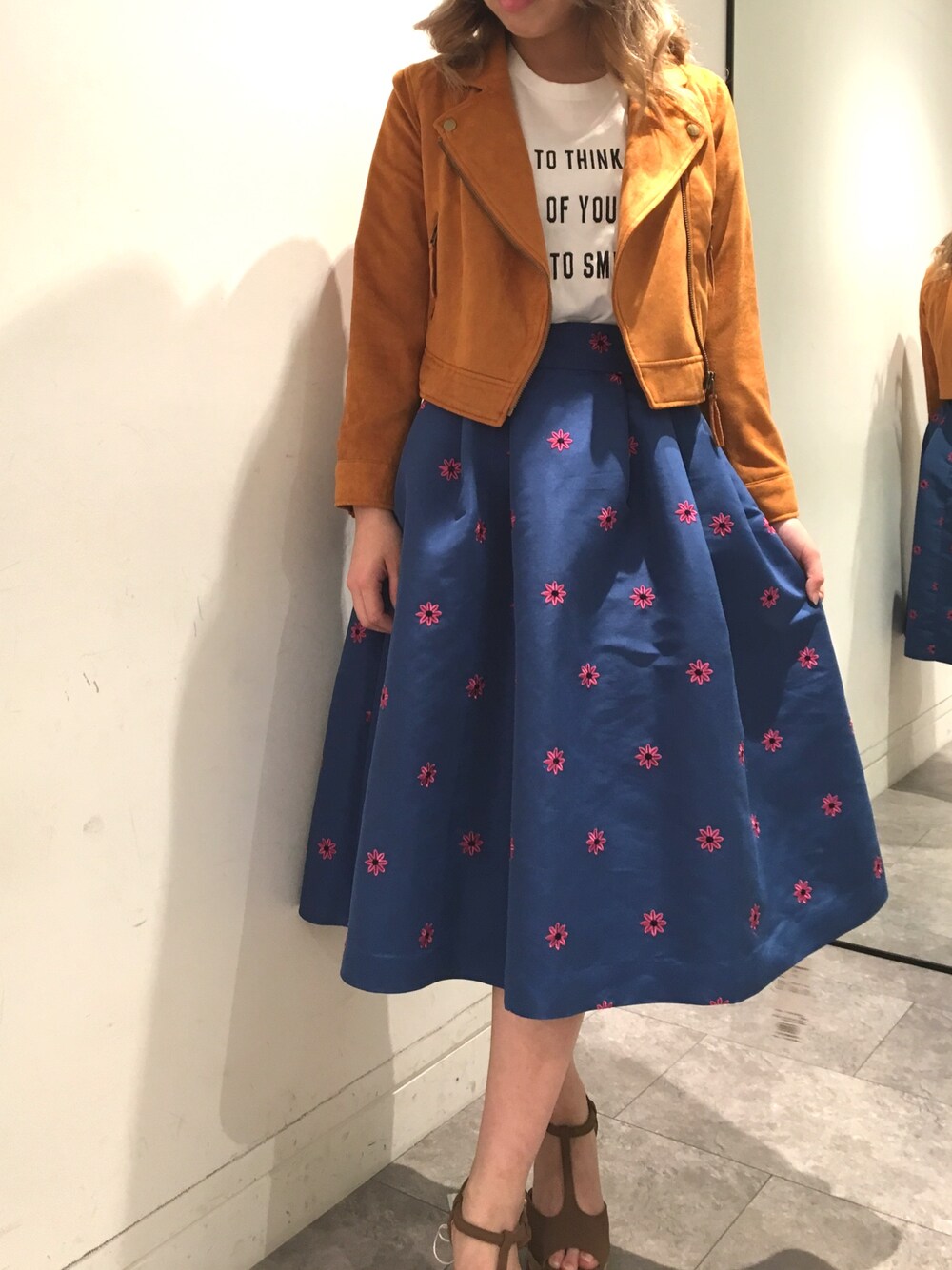 Ayame_Nagasakaさんの「【雑誌掲載】シャンタンフラワー刺繍タックフレアスカート◆（REDYAZEL）」を使ったコーディネート