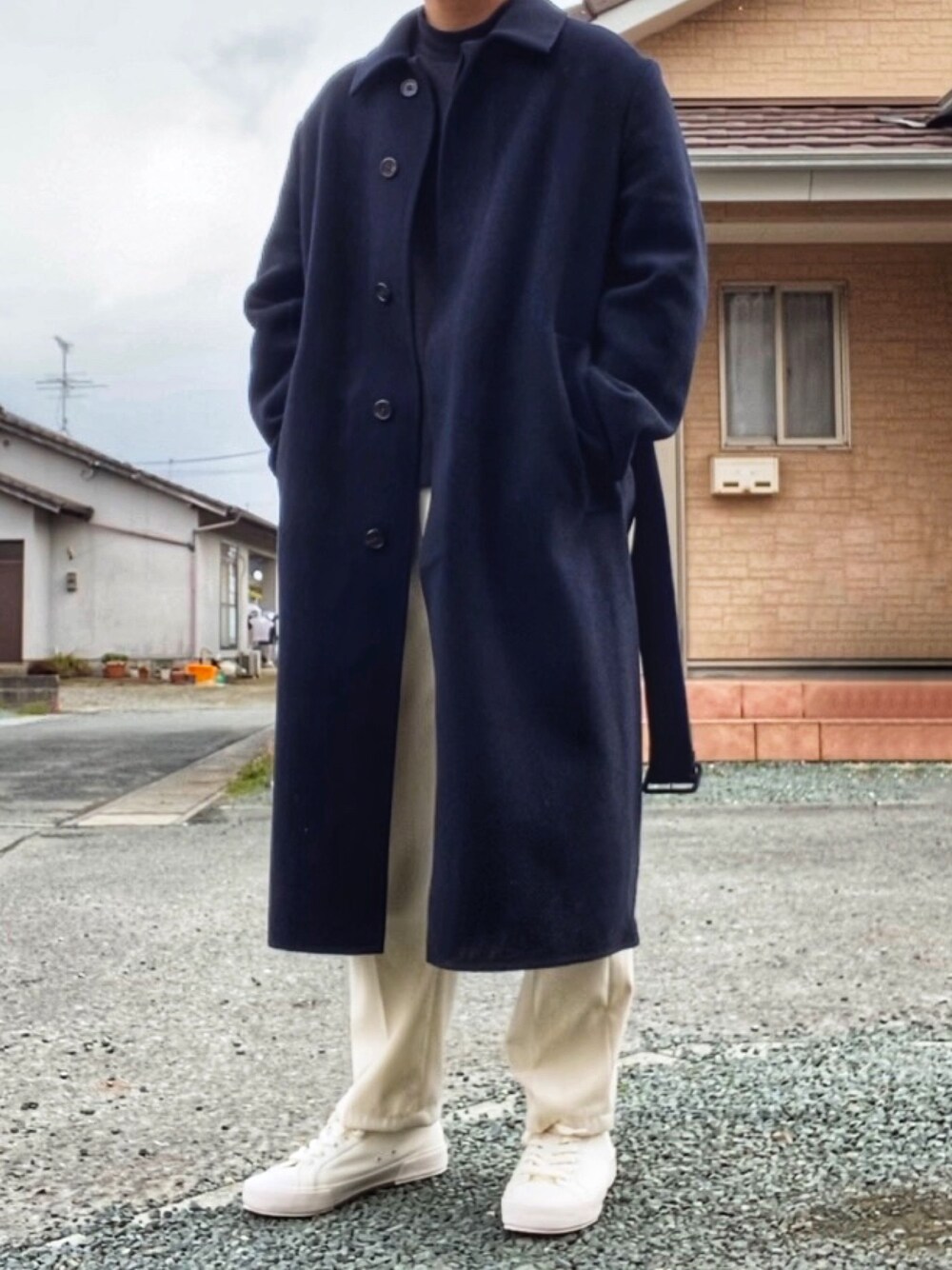 「UNIQLO、ユニクロ、pivot_door、シンプルコーデ、きれいめカジュアル、モノトーン、低身長」｜「UNIQLOのモックネックプルオーバー（Tシャツ/カットソー、ブラック系）」を使った、Hytさん（メンズ・164cm）の冬コーディネートの1枚目の写真