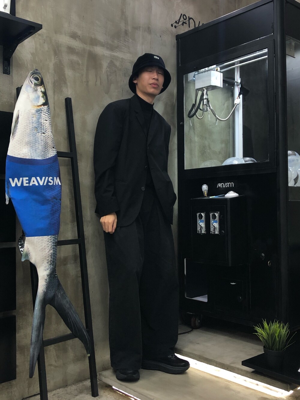 「シンプルコーデ、カジュアルコーデ、ootd、プチプラ、デニム、古着、スポーツミックス」｜「Supreme のアイテム（キャップ、ブラック系）」を使った、陳郡霆さん（メンズ・177cm）の冬コーディネートの1枚目の写真