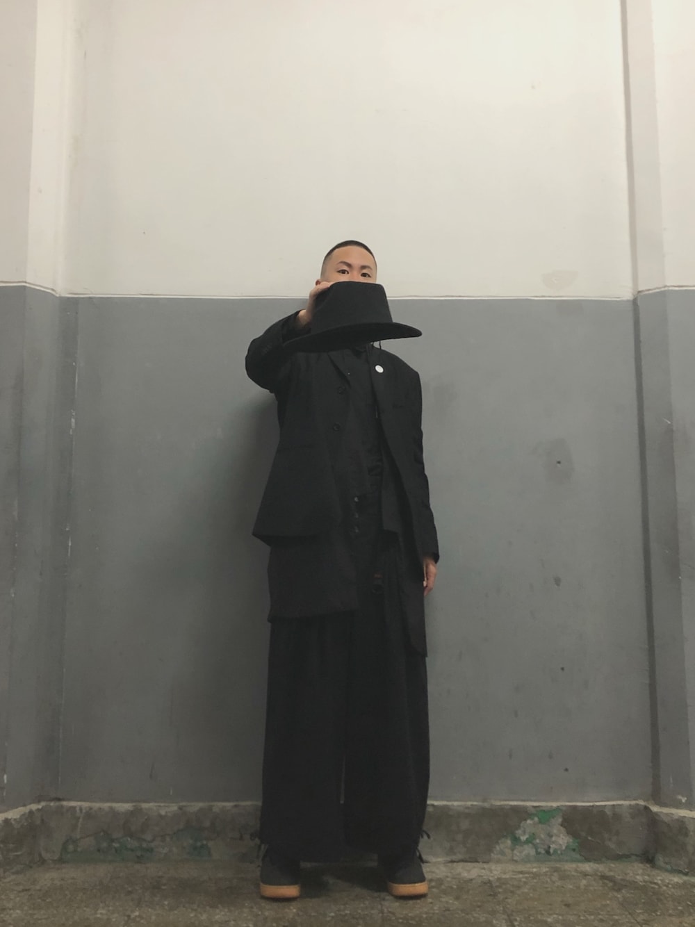 「Suit、スーツスタイル、スーツ、ootd、black」｜「IMMENSEのアイテム（スーツジャケット、ブラック系）」を使った、陳郡霆さん（メンズ・177cm）の春コーディネートの1枚目の写真
