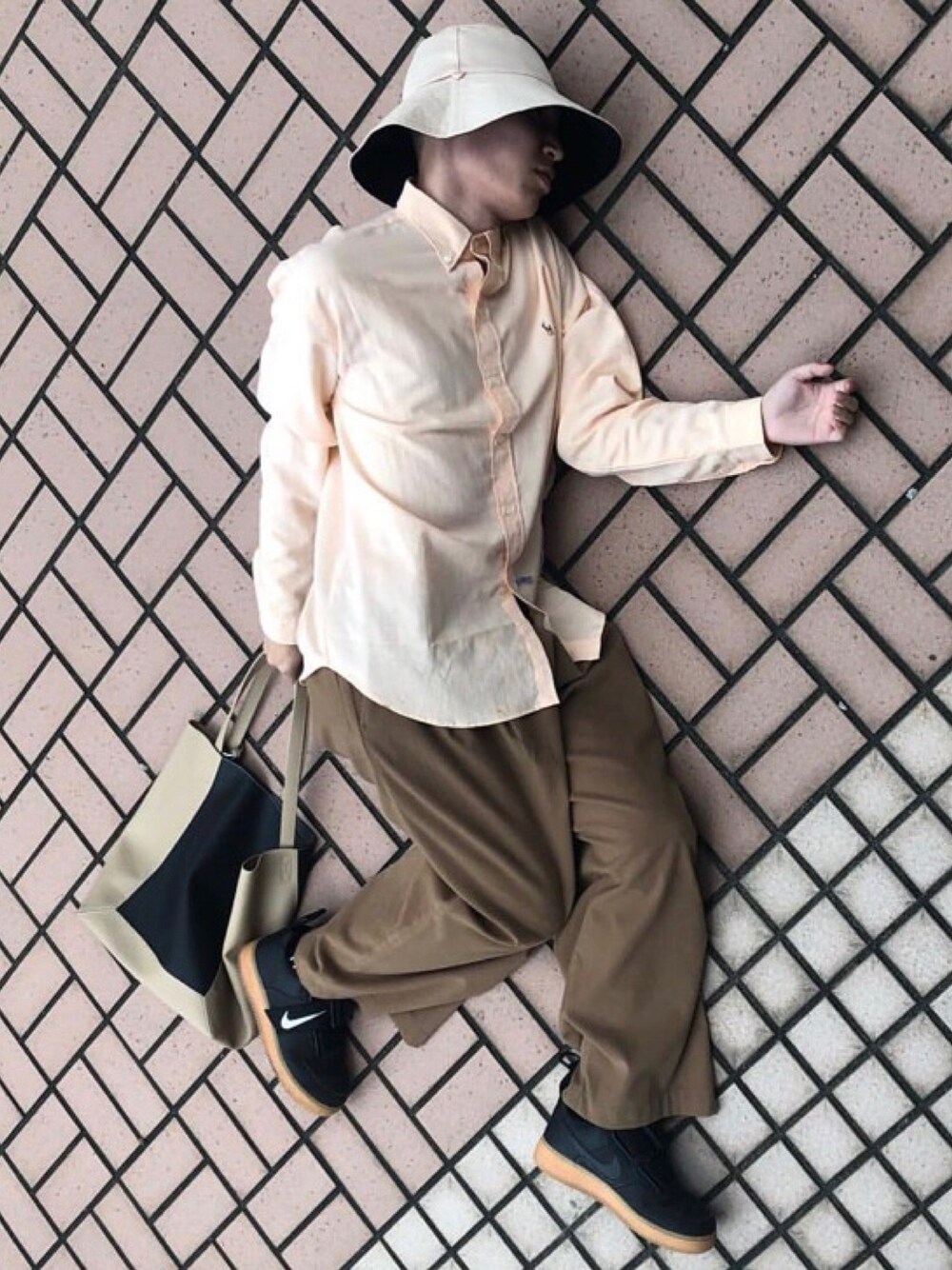 「ootd、街頭穿搭、球鞋、復古、日系極簡、NIKE」｜「POLOのアイテム（シャツ/ブラウス、オレンジ系）」を使った、陳郡霆さん（メンズ・177cm）の夏コーディネートの1枚目の写真