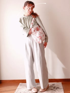 「アイテム（スリッポン、ゴールド系）」を使った、bikkoさん（レディース・158cm）の春コーディネート