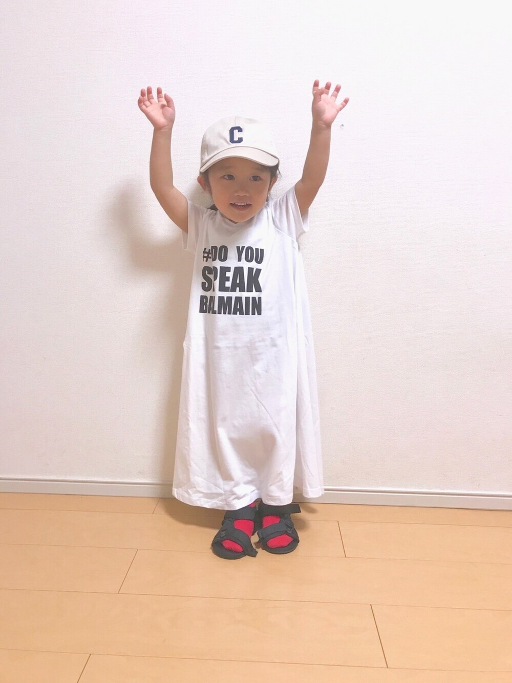 「おんなのこ、キッズコーデ、むすめコーデ、kids、おんなのこコーデ、ゆるコーデ、シンプル、カジュアルコーデ」｜「koriaのアイテム（ワンピース、ホワイト系）」を使った、TaiEmaさん（キッズ・90cm）の夏コーディネートの1枚目の写真