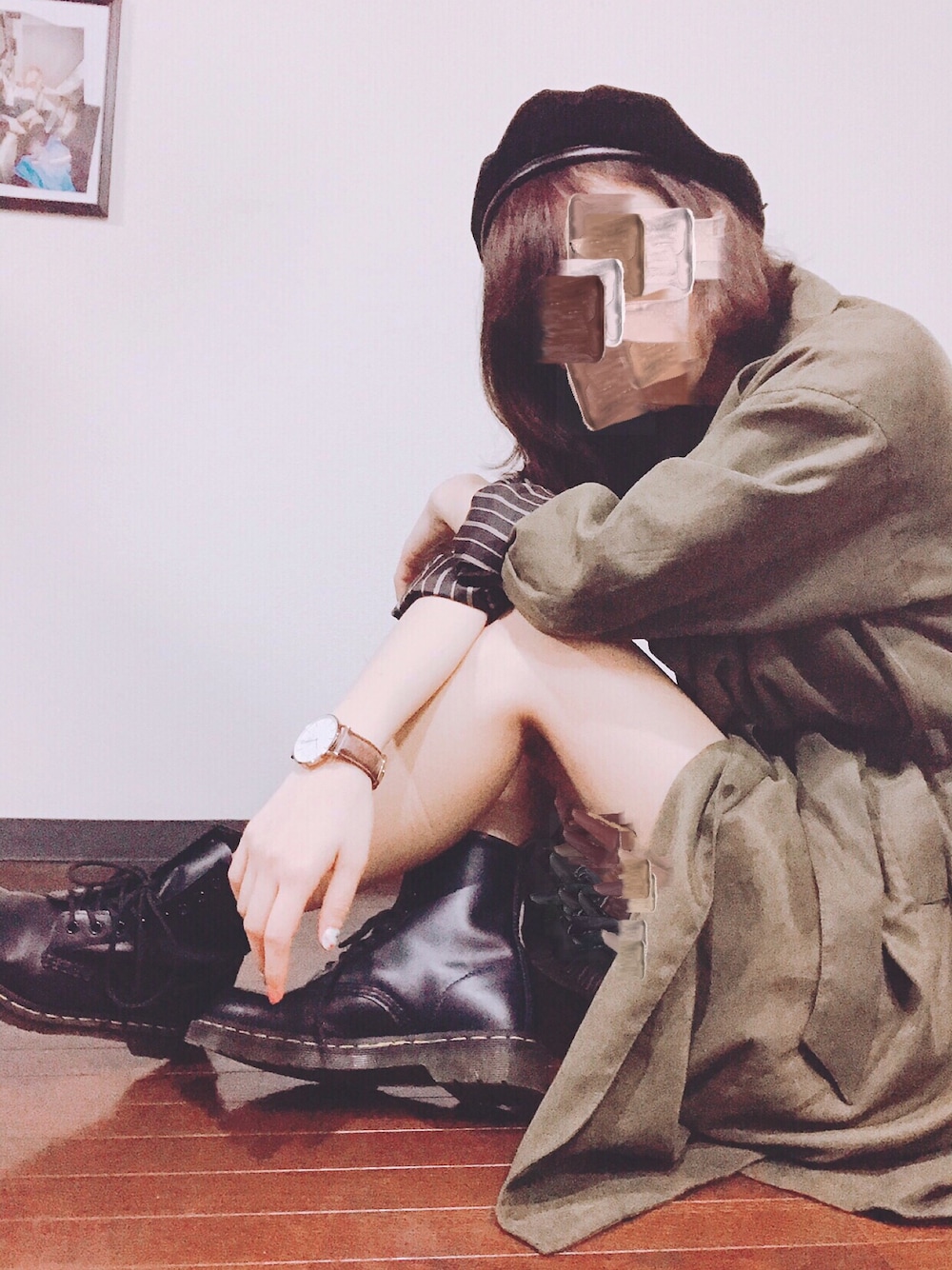 「カジュアル、ootd、カーキ、トレンチコート、ドクターマーチン、ブーツ」｜「Daniel Wellingtonのアイテム（アナログ腕時計、ブラウン系）」を使った、aiさん（レディース・160cm）の春コーディネートの1枚目の写真