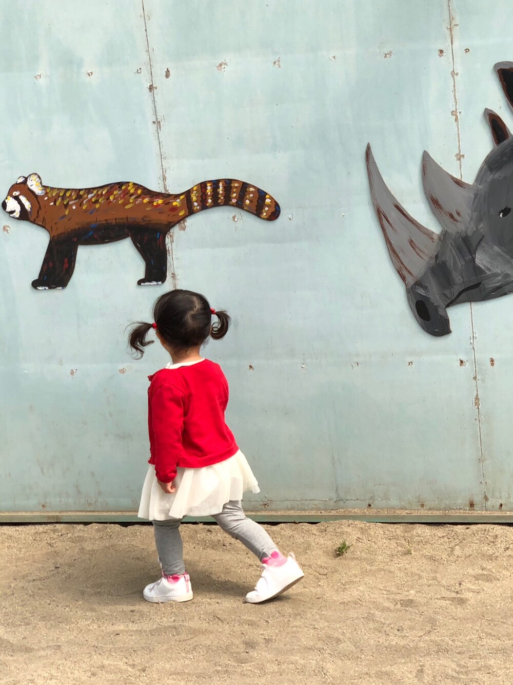 「動物園コーデ」｜「MIKI HOUSEのアイテム（カーディガン/ボレロ、レッド系）」を使った、miii...さん（キッズ・90cm）の春コーディネートの1枚目の写真