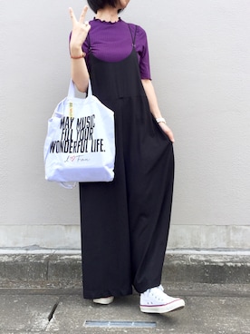 「パープル×黒」｜「アイテム（オールインワン・サロペット）」を使った、akariさん（レディース・162cm）の秋コーディネート