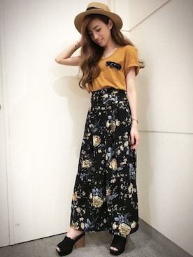 「花柄パンツ」｜「アイテム（サンダル）」を使った、chizuruさん（レディース・156cm）の夏コーディネート