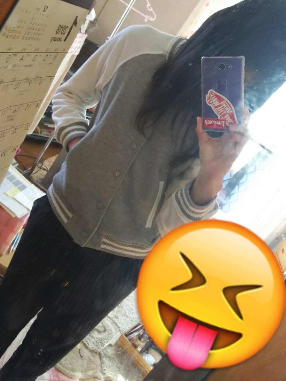 「休日のゆるコーデ」｜「RETORO GIRLのアイテム（スタジャン、グレー系）」を使った、ふうさん（レディース・164cm）の冬コーディネートの1枚目の写真