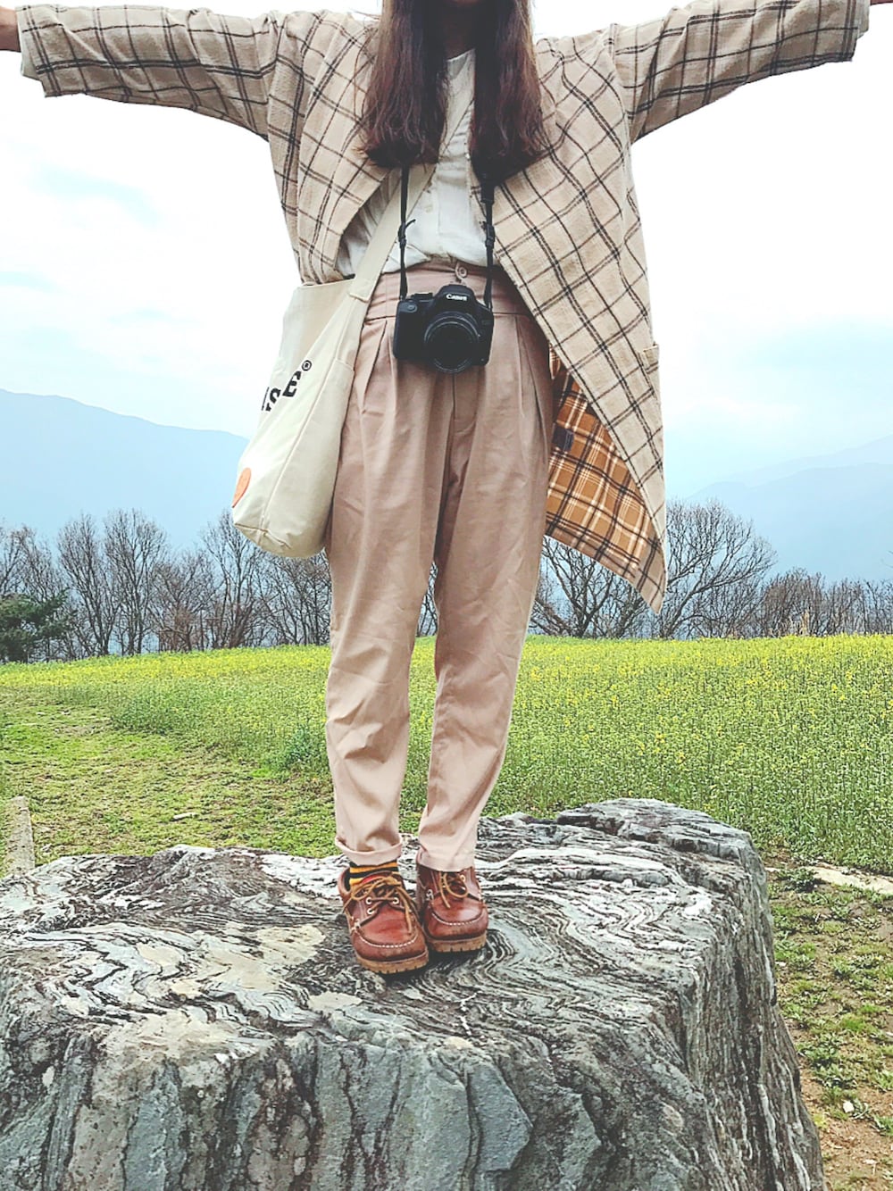 「春コーデ、菜の花畑、ピクニック、自然に囲まれて」｜「RAY CASSINのアイテム（その他パンツ、ピンク系）」を使った、°＊ m@i ＊°さん（レディース・153cm）の春コーディネートの1枚目の写真