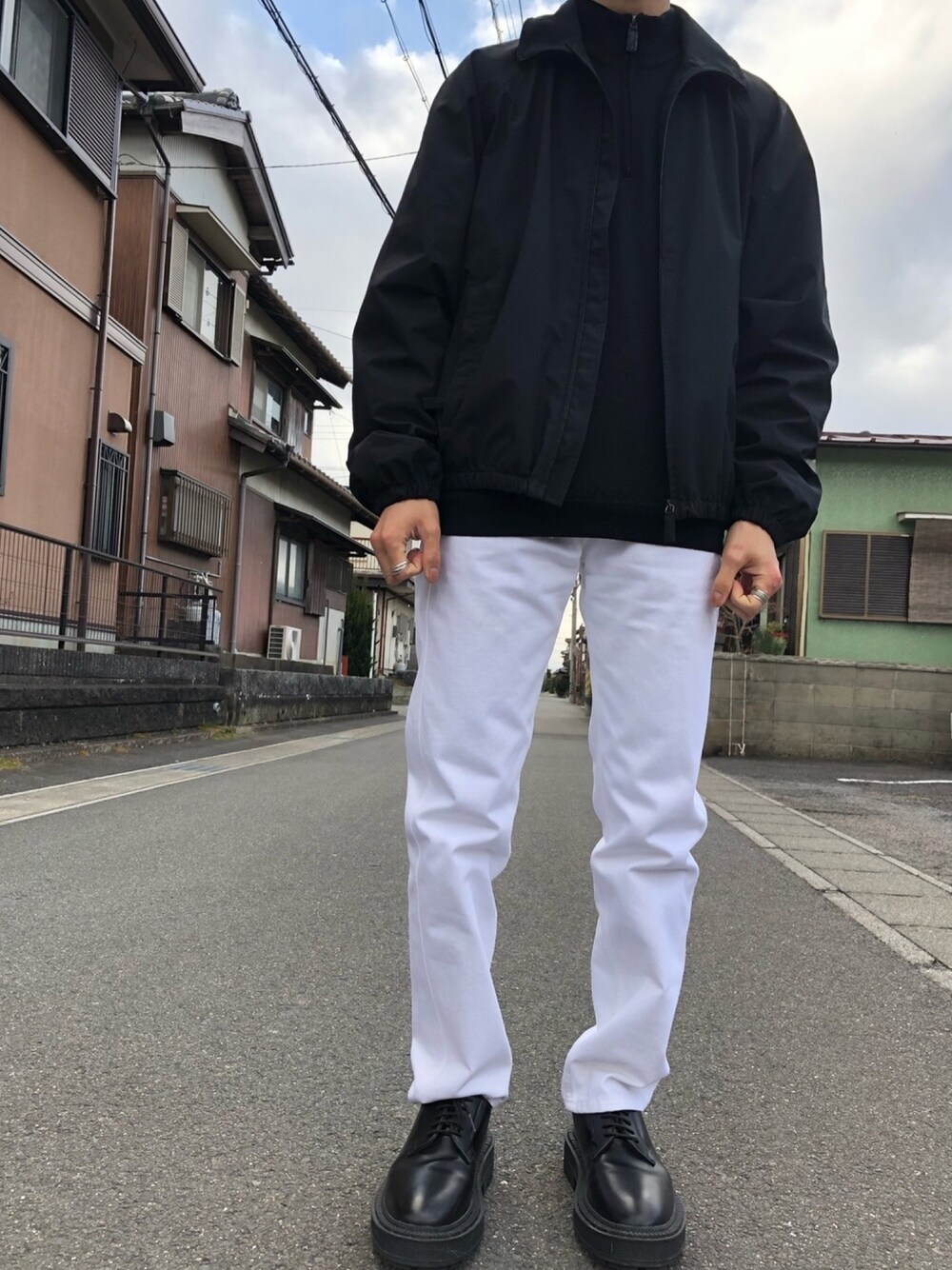 「私の推しブランド、革靴、ストリート、モード、モードストリート、モノトーンコーデ、古着MIX、ootd、GORE-TEX、モックネック」｜「PRADAのアイテム（その他アウター、ブラック系）」を使った、鳥岡さん（メンズ・169cm）の冬コーディネートの1枚目の写真
