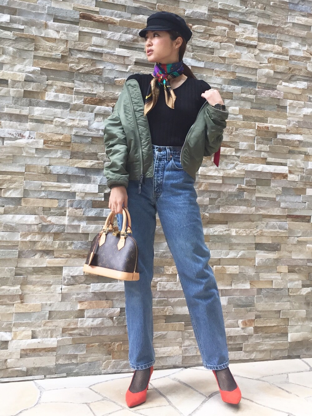 「大人カジュアル、スプリングSENSEOFPLACE、オトナ女子、カジュアル、ootd、ファッション、スカーフ、Levis、今日のコーデ」｜「Levi'sのアイテム（デニムパンツ、ブルー系）」を使った、yuukiさん（レディース・157cm）の春コーディネートの1枚目の写真