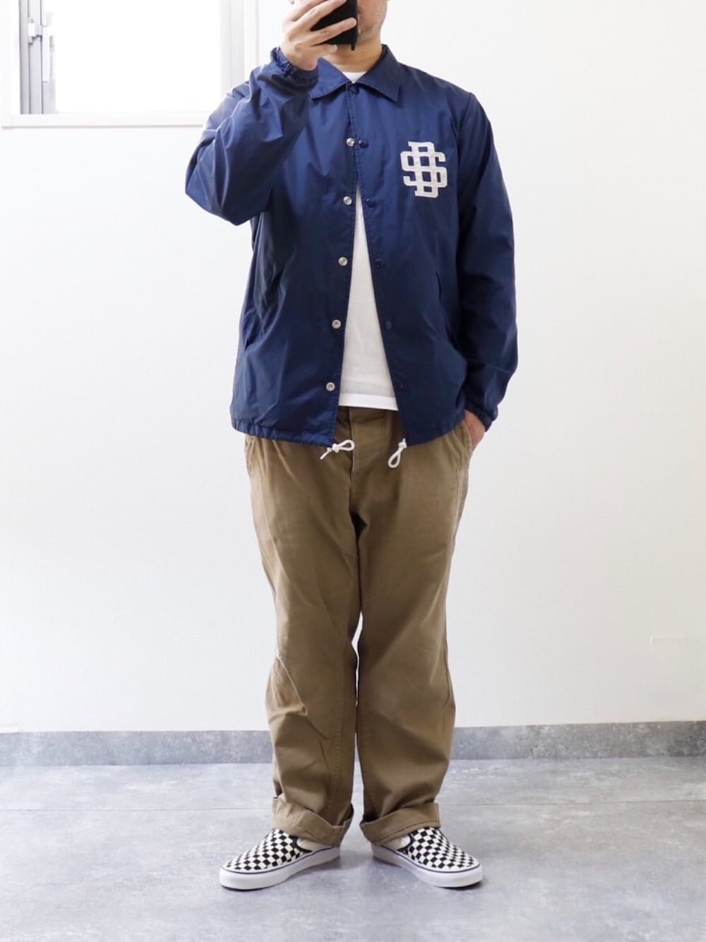 「スケータースタイル、コーチシャツジャケット、スタンダードカルフォルニア、VANS、VANSのスニーカー」｜「STANDARD CALIFORNIAのアイテム（ナイロンジャケット、ブルー系）」を使った、moomoopaaさん（メンズ・173cm）の冬コーディネートの1枚目の写真