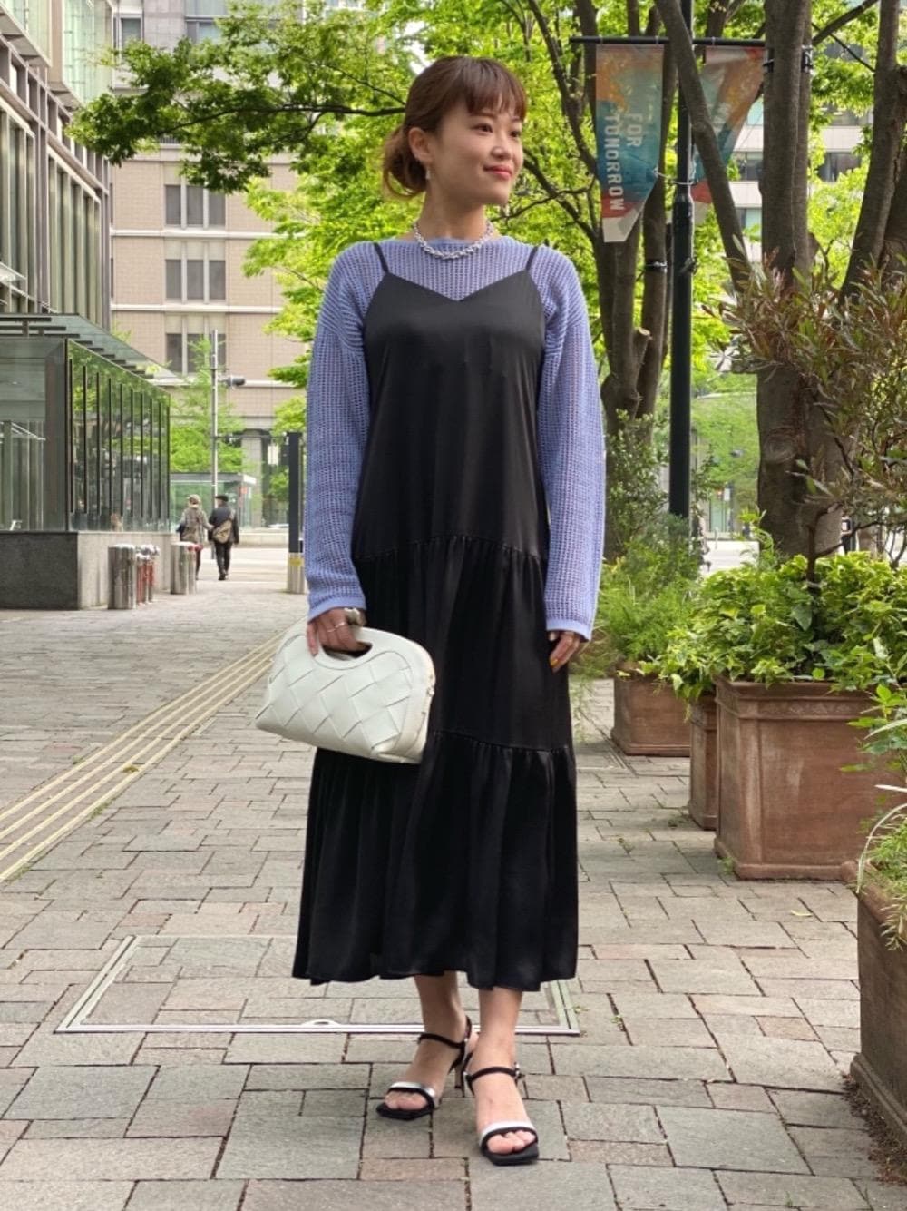 「ワンピース、フェミニン、オデットエオディール、Sandals styling、odetteeodile、Skirt style」｜「ODETTE E ODILEのOID バイカラーベルト サンダル60↓↑（サンダル、ブラック系）」を使った、yamaguchi  moeさん（レディース・157cm）の春コーディネートの1枚目の写真