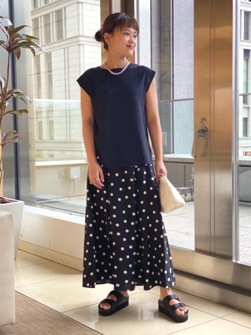 「スカート、フェミニン、モード、モノクロ、unitedarrows、ドットスカート、オデットエオディール、Sandals styling、odetteeodile、Skirt style」｜「UNITED ARROWSのUWCC LINEN マキシ スカート†（スカート、その他）」を使った、yamaguchi  moeさん（レディース・157cm）の春コーディネートの1枚目の写真