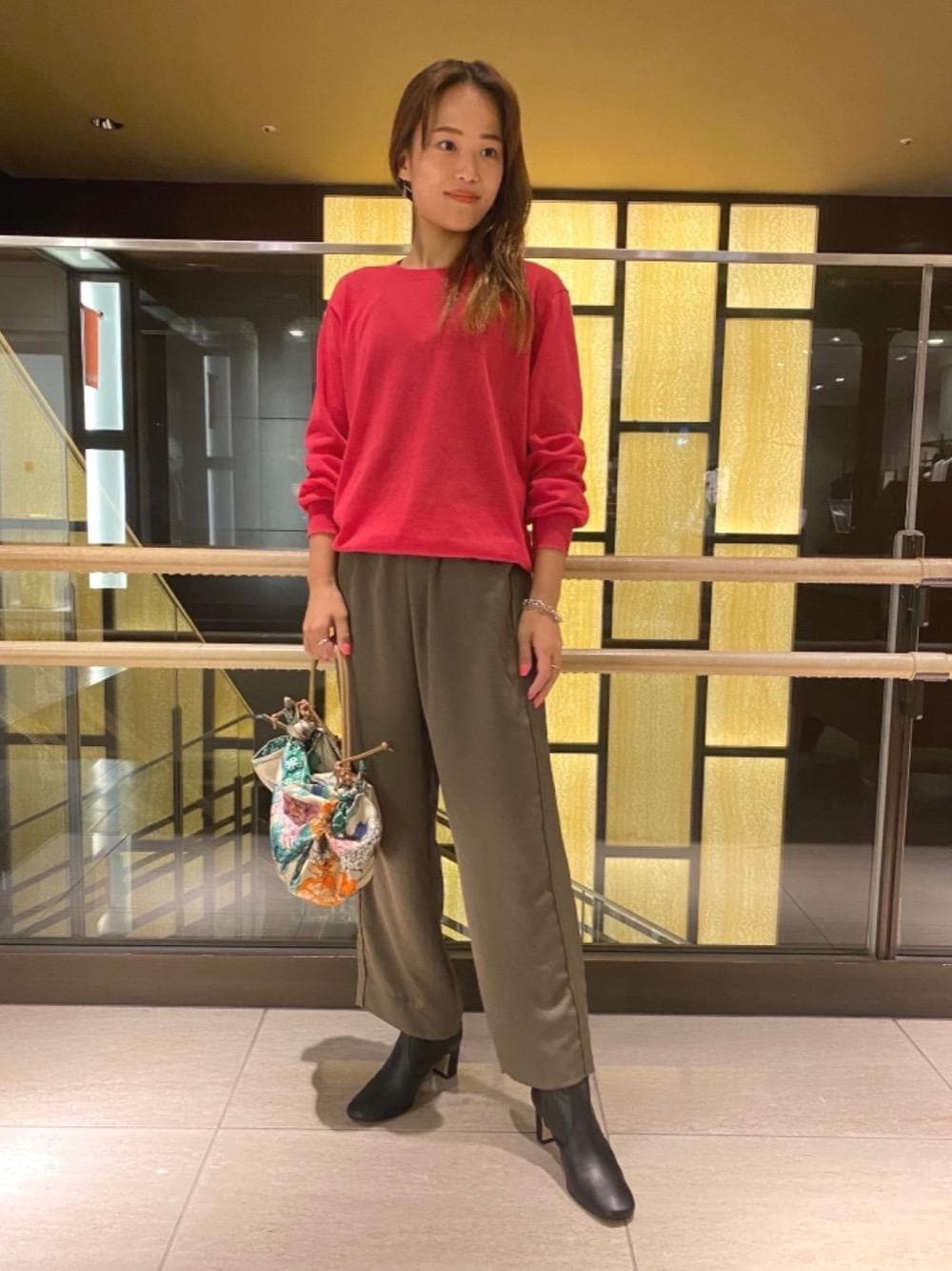 「ショートブーツ、大人カジュアル、サテン、Pants style、オデットエオディール、roku、ぴんく、ワイドぱんつ、今年の一押しショートブーツ」｜「ODETTE E ODILEのソフトタッチ ショートブーツ60↓↑（ブーツ、ブラック系）」を使った、yamaguchi  moeさん（レディース・157cm）の秋コーディネートの1枚目の写真