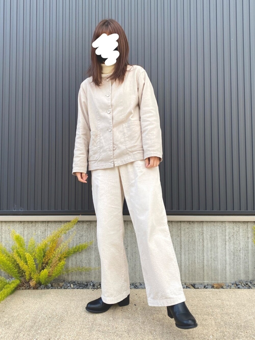 「ゆるコーデ、カジュアル、くすみカラー、タートルネック」｜「LOWRYS FARMのUSAコットンコーデュロイパンツ 849337（その他パンツ、ホワイト系）」を使った、manmaru7325さん（レディース・157cm）の冬コーディネートの1枚目の写真