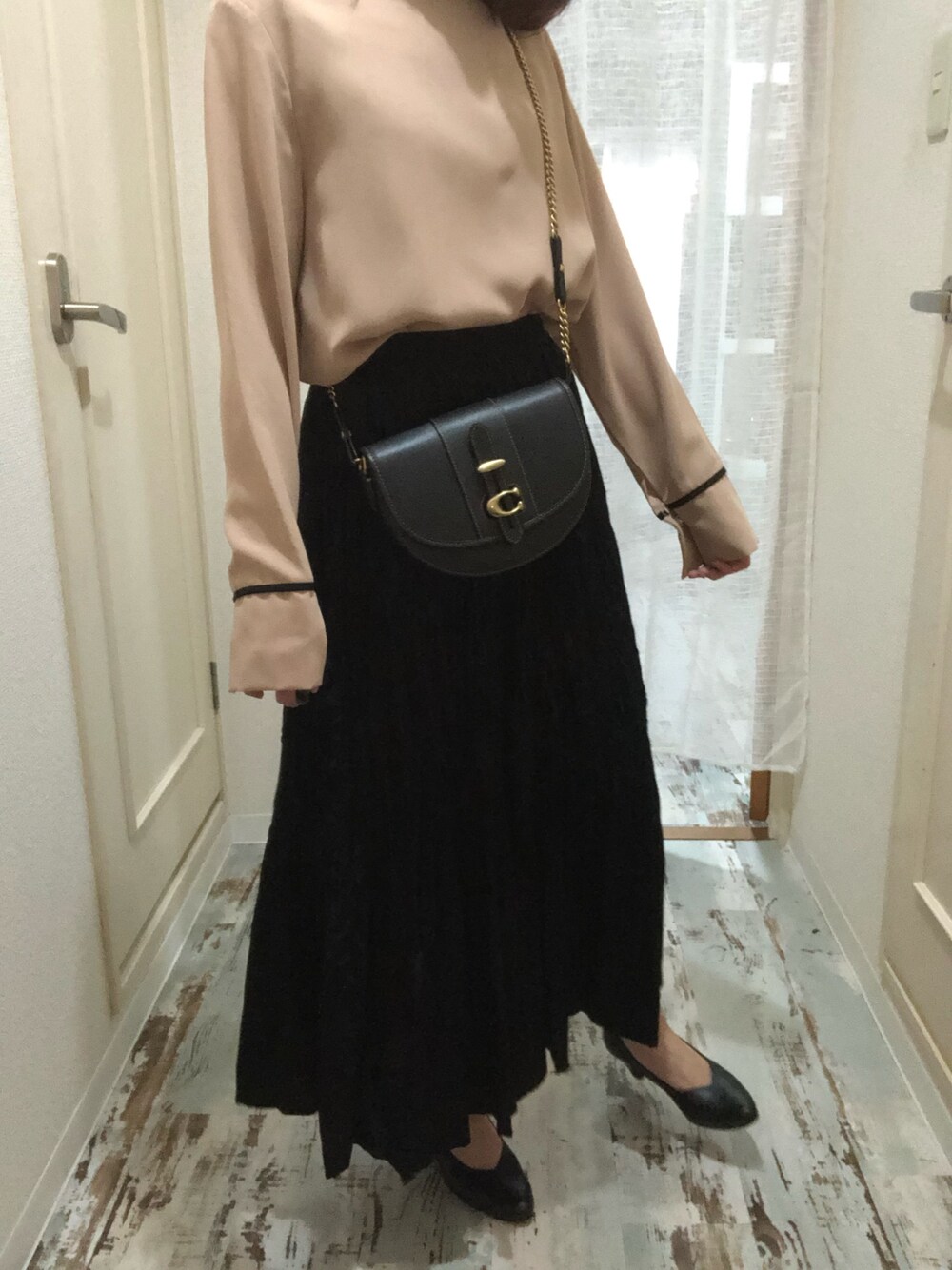 「シンプル、低身長コーデ、オトナ女子、いいね、save、フォローお願いします🤑、フォローミー、ユニクロ」｜「UNIQLOのアイテム（スカート、ブラック系）」を使った、maruさん（レディース・155cm）の春コーディネートの1枚目の写真