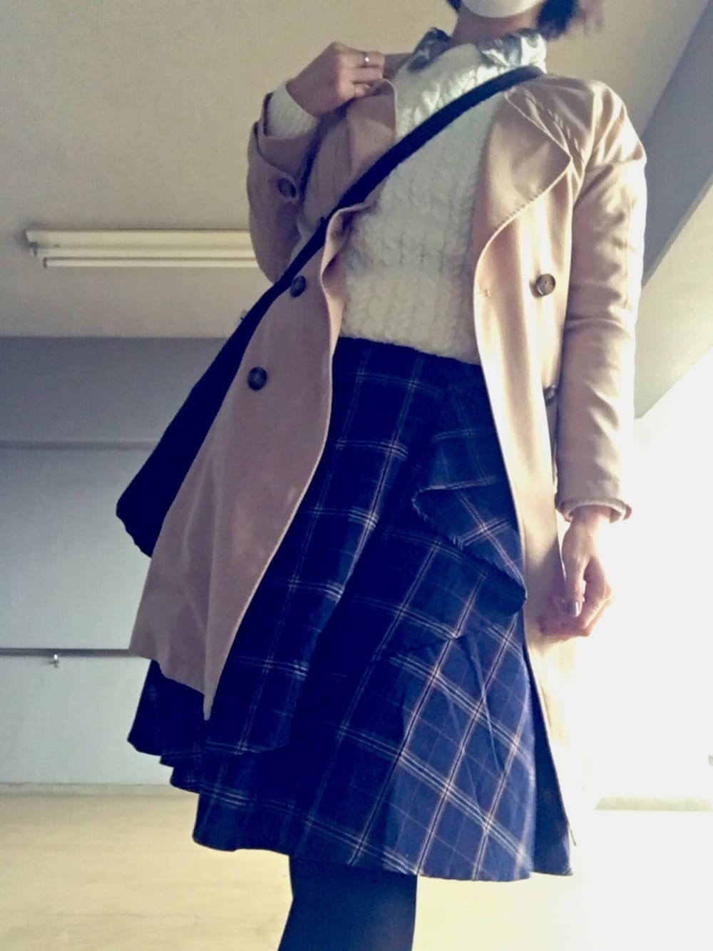 「柄シャツ、今日のコーデ、ootd、ニットコーデ」｜「INGNIのチェック柄ラッフルミディ／スカート（スカート、ホワイト系）」を使った、な🌊さん（レディース・160cm）の秋コーディネートの1枚目の写真