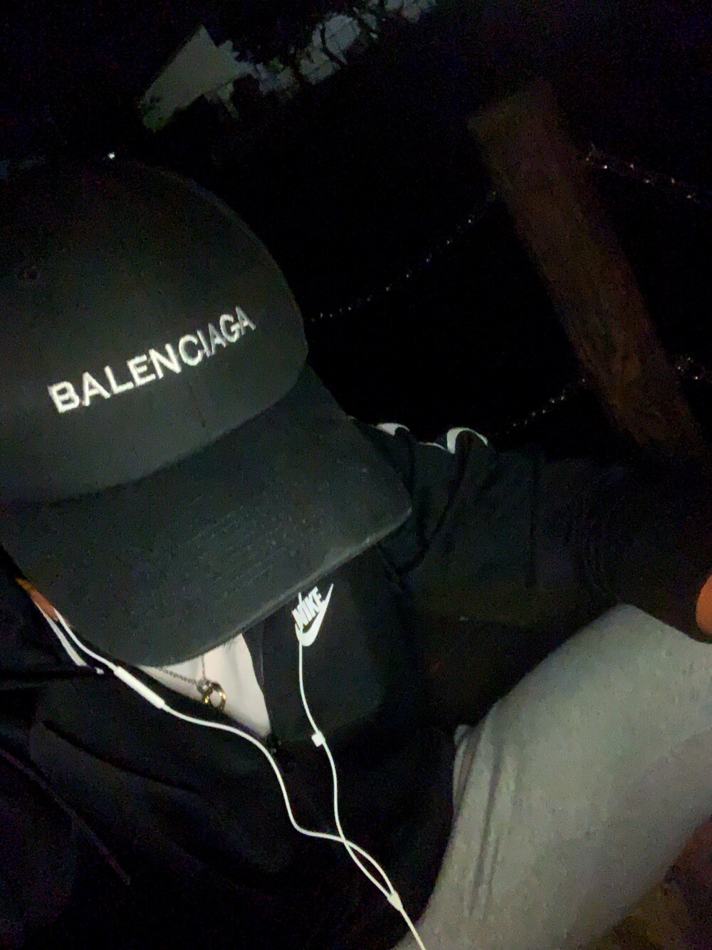 「高校1年生、高校生、ストリート系」｜「BALENCIAGAのアイテム（キャップ、ブラック系）」を使った、Yuuki.さん（メンズ・184cm）の春コーディネートの1枚目の写真