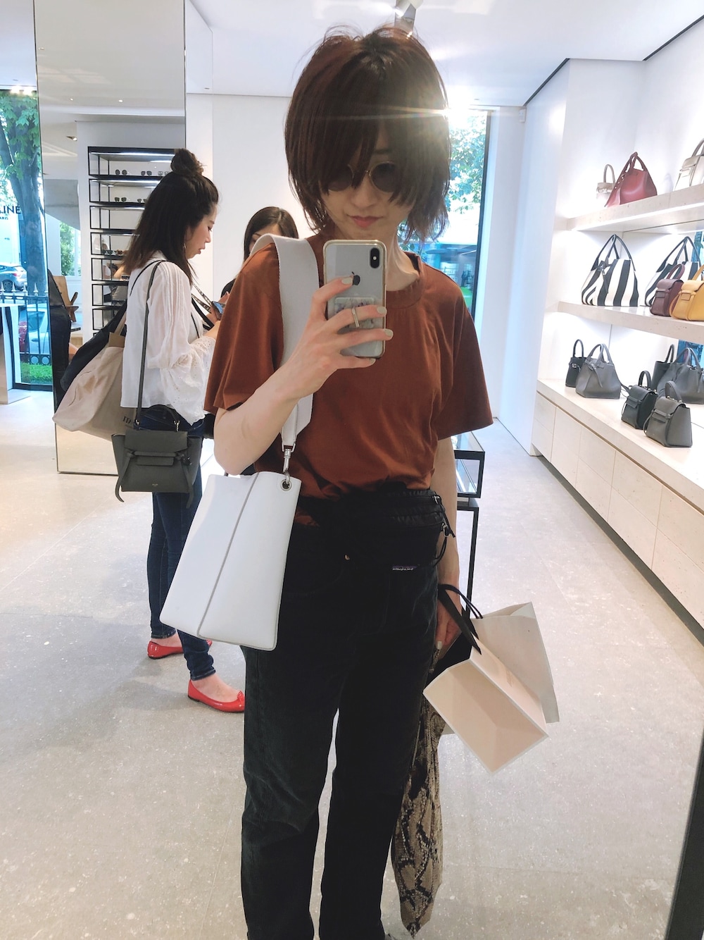 「ラクチンコーデ、カジュアル、オトナ女子、夏コーデ、ブラウンTシャツ、ブラックデニム、ROKU、古着MIX、パイソン柄、madrasaccessory」｜「madrasのアイテム（スマホグッズ、その他）」を使った、しゅがーろーるさん（レディース・163cm）の夏コーディネートの1枚目の写真