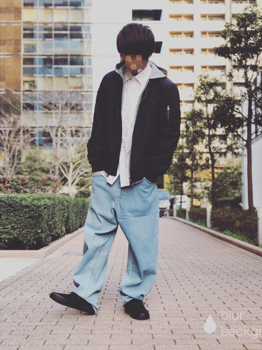 「シンプル、スニーカー、冬コーデ、オトナカジュアル、ワイドパンツ、デニム、ブルゾン、MA-1、シャツスタイル、パーカー」｜「GUのアイテム（シャツ/ブラウス、ホワイト系）」を使った、UNOさん（メンズ・172cm）の冬コーディネートの1枚目の写真