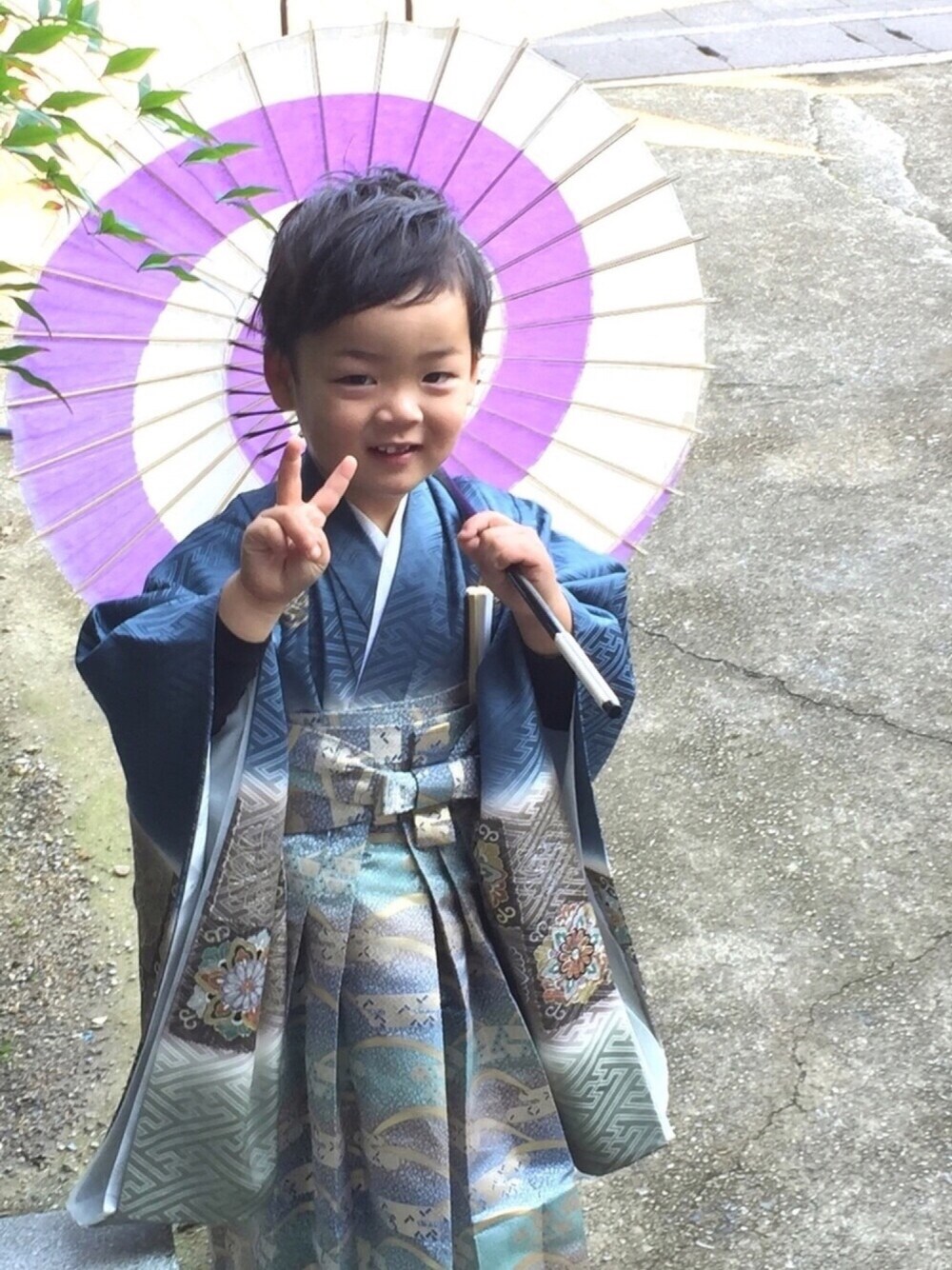 「着物、男の子、七五三、3歳、和装、袴、羽織袴、青、あけましておめでとうございます！、新年」｜「パパの着物のアイテム（浴衣、ブルー系）」を使った、skyouさん（キッズ・100cm）の冬コーディネートの1枚目の写真