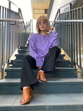 「パープル×黒」｜「アイテム（デニムパンツ）」を使った、SLY officialさん（レディース・157cm）の春コーディネート