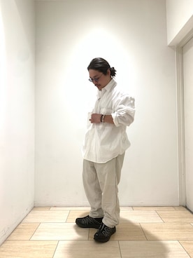「and wander（アンドワンダー）のand wander/アンドワンダー　reflective highcut sneakers by salomon　リフレクティブハイカットスニーカーズバイサロモン（スニーカー）」を使った、伊藤さん（メンズ・165cm）の春コーディネート